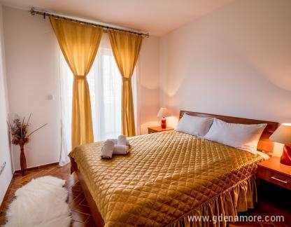 Apartmani Bianca, Privatunterkunft im Ort Herceg Novi, Montenegro - Spavaca soba